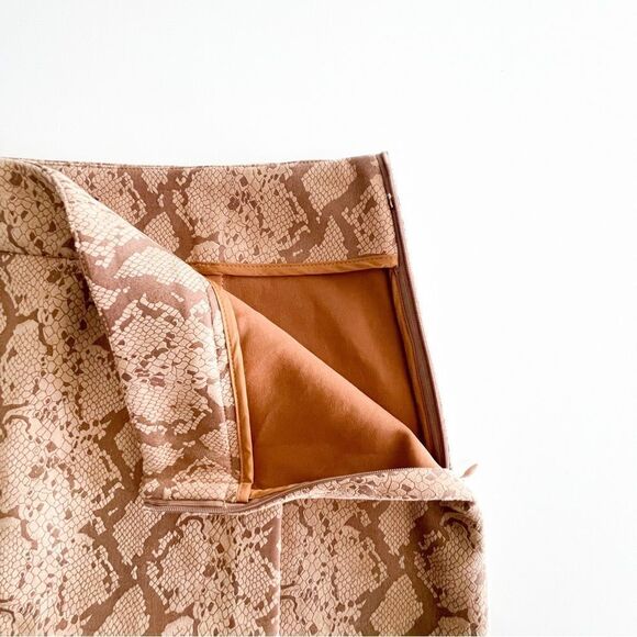 Lucy Paris Snakeskin Mini Skirt Side Zip Kilt Style Women's M Stretch Faux Suede - Picture 10 of 10